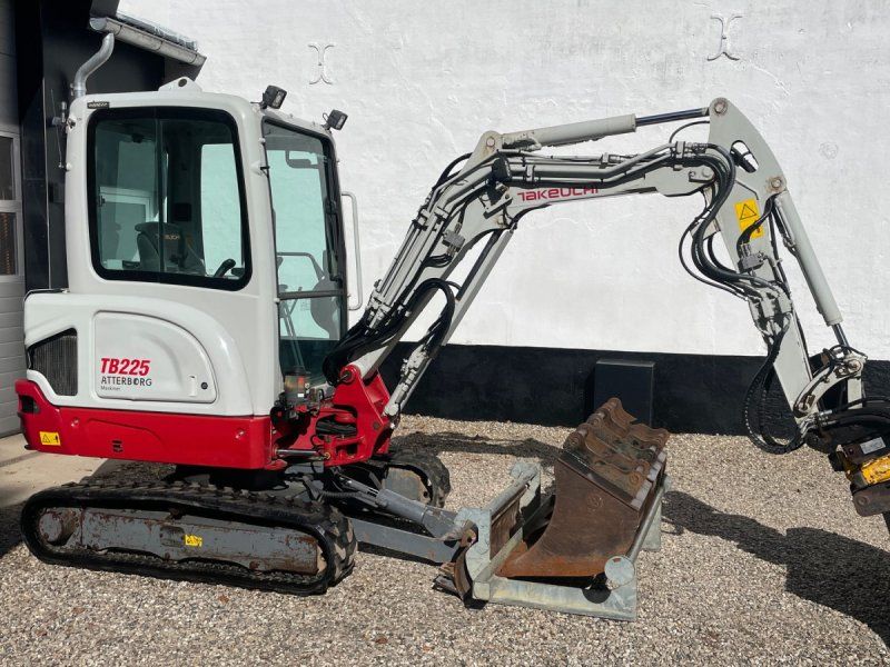 Takeuchi TB 225 Minigraver