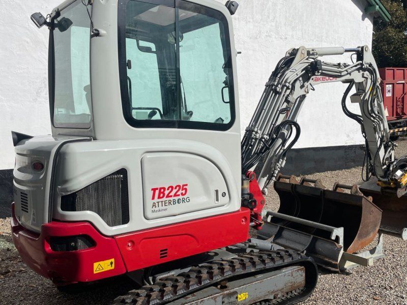 Takeuchi TB 225 Minigraver