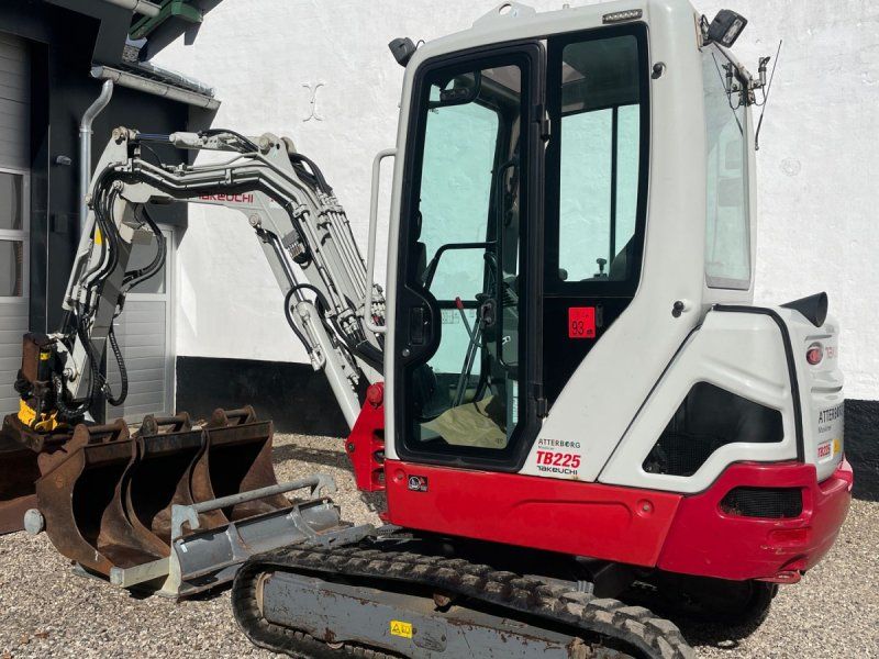 Takeuchi TB 225 Minigraver