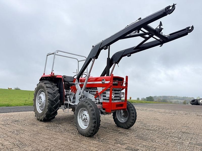 Massey Ferguson 158 mit Servo Lenkung und Frontlader