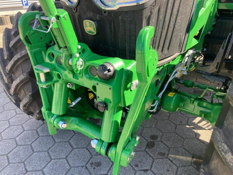 John Deere 6M125