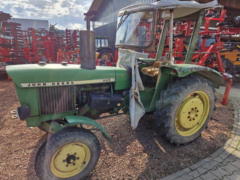 John Deere 820