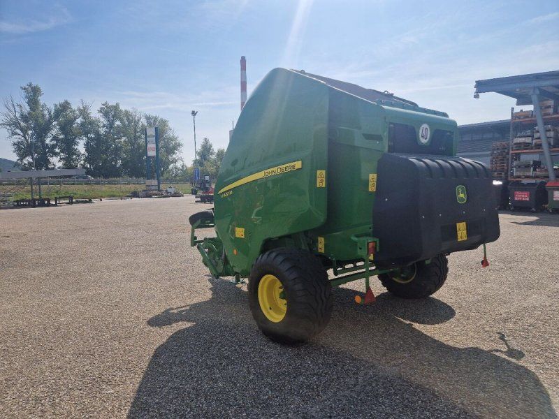 John Deere V451M