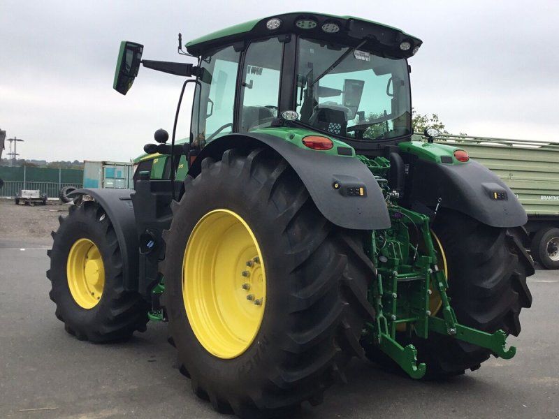 John Deere 6R215