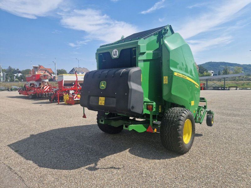 John Deere V461M