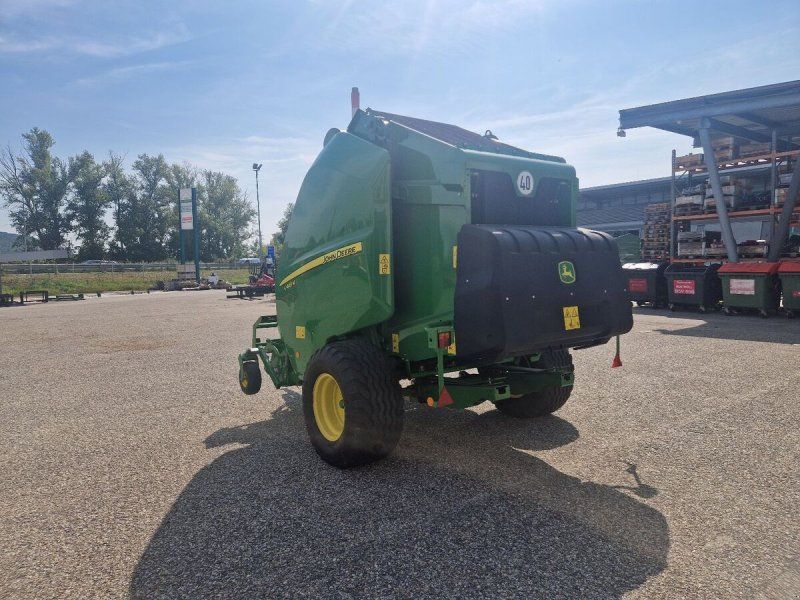 John Deere V461M