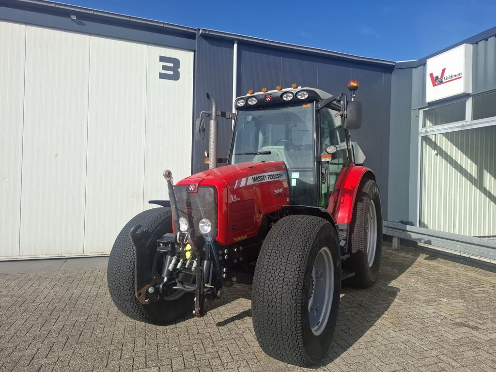 Massey Ferguson 5445 DYNA-4