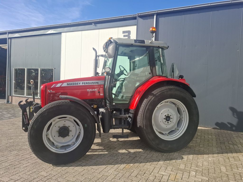 Massey Ferguson 5445 DYNA-4