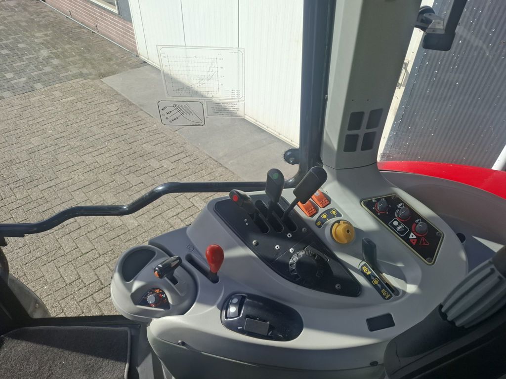 Massey Ferguson 5445 DYNA-4