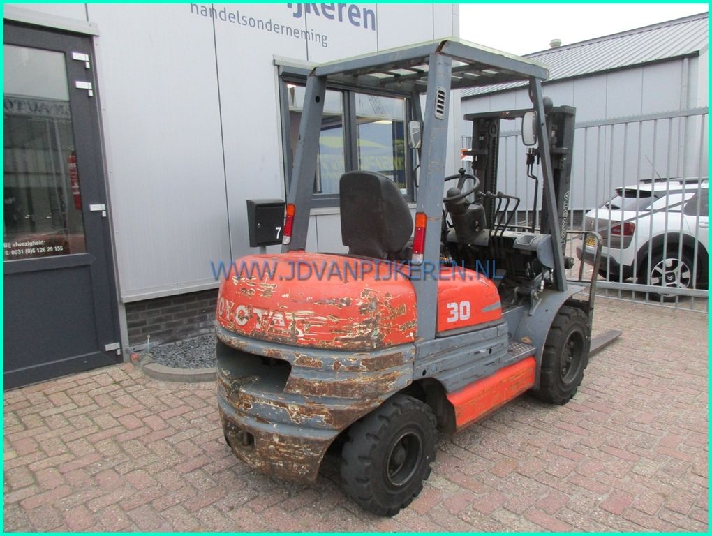 Toyota 02-6FDF30 3t diesel + 3x hydrauliek