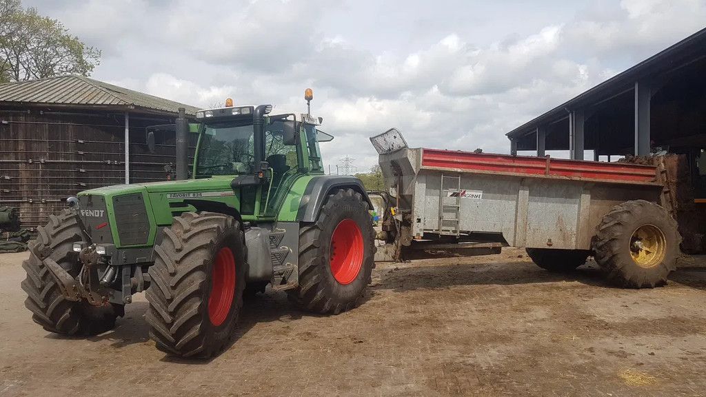 Fendt Favorit 824 Bj 2002 (816 818 822 )