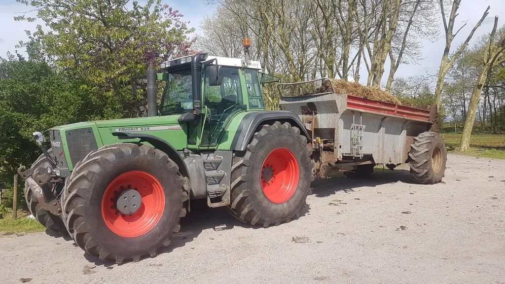 Fendt Favorit 824 Bj 2002 (816 818 822 )