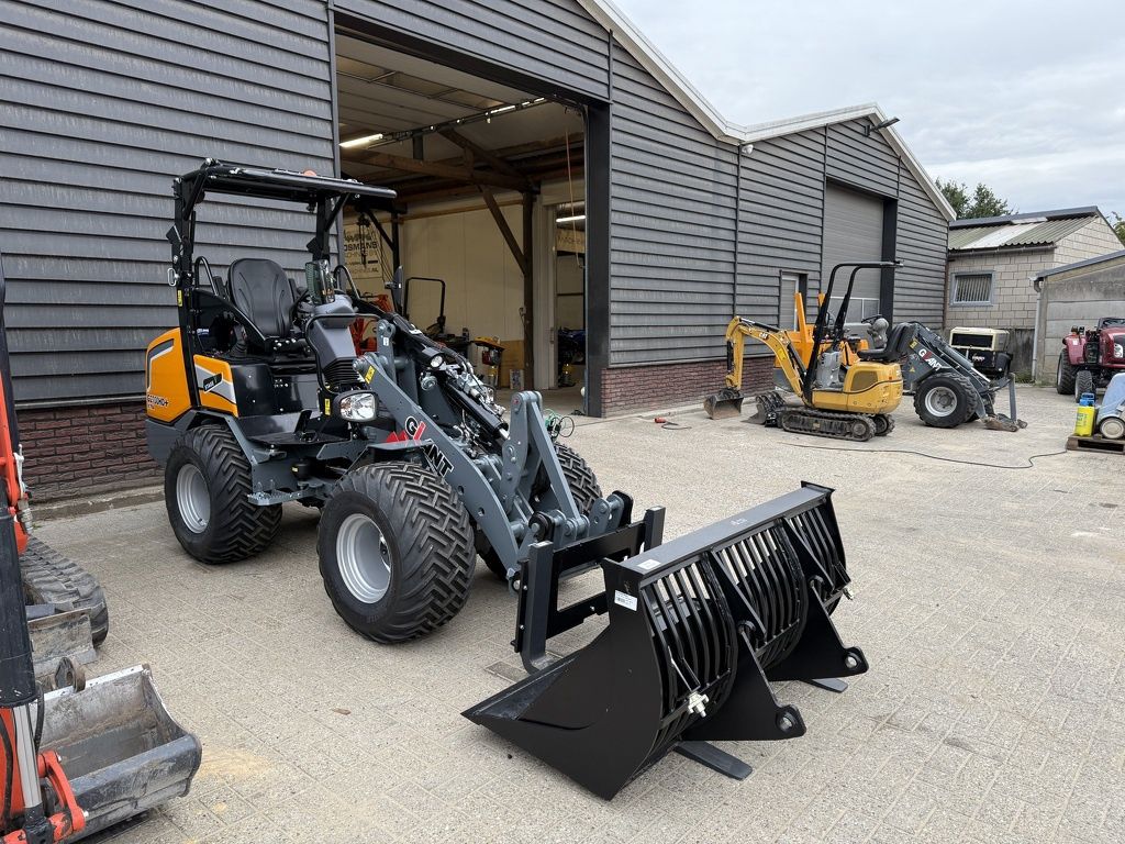 Giant G2700 HD X-TRA + minishovel / kniklader NIEUW