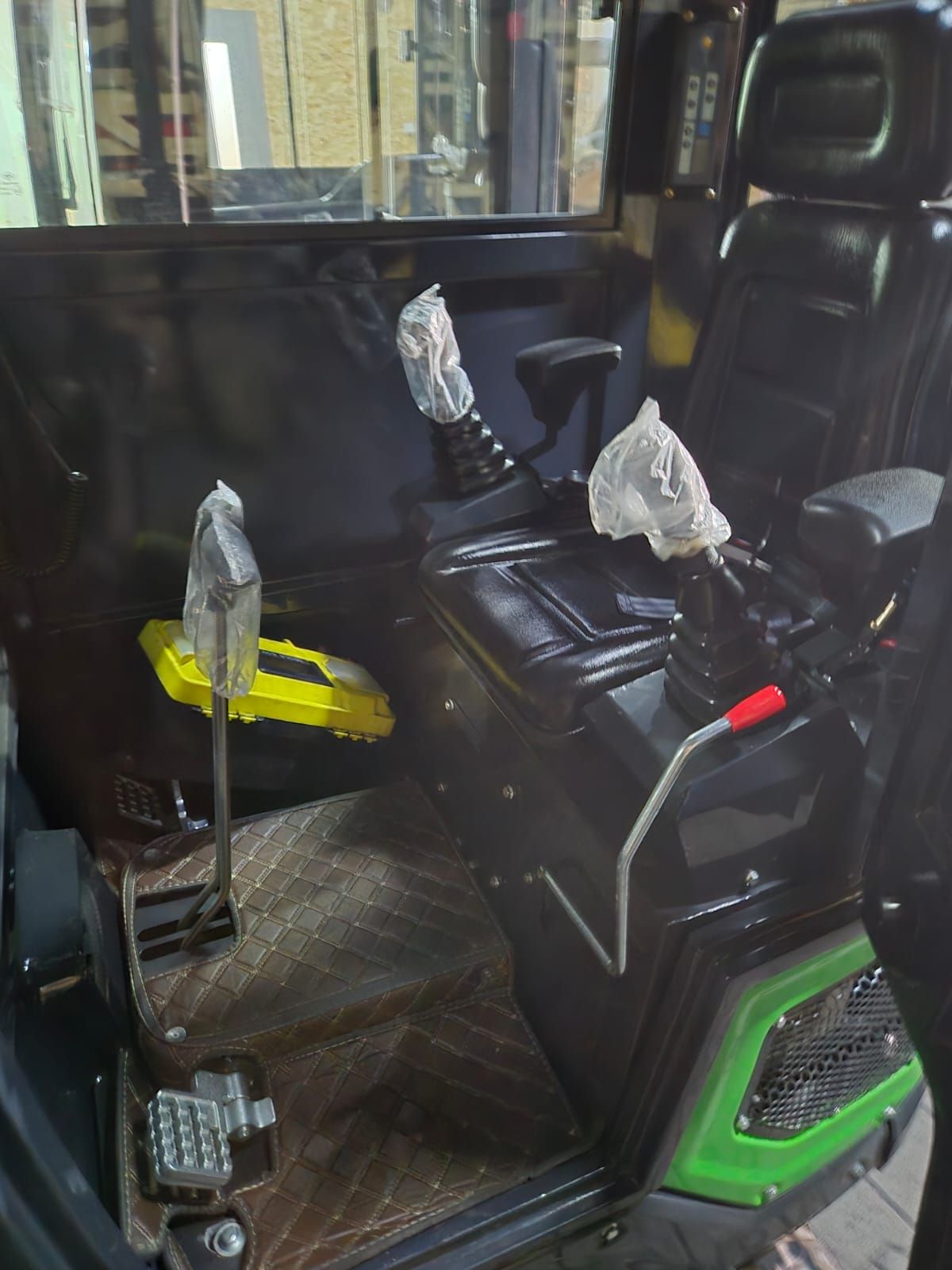 Kingway YAMA R12K Minibagger – mit Kabine, 13,5 PS Benzinmotor