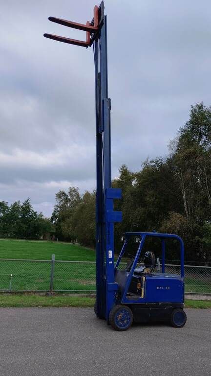 Hyster E70B