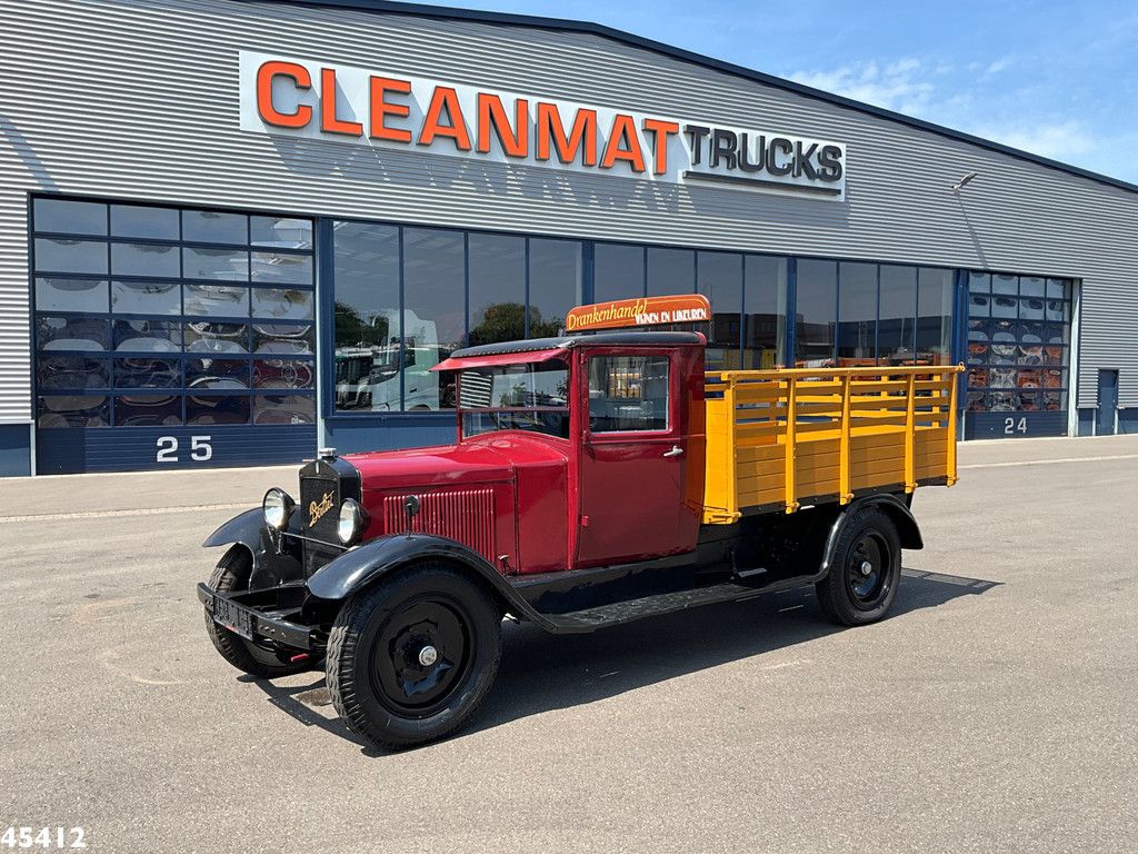 Berliet V.H.A Oldtimer met open laadbak
