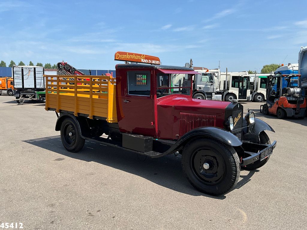 Berliet V.H.A Oldtimer met open laadbak