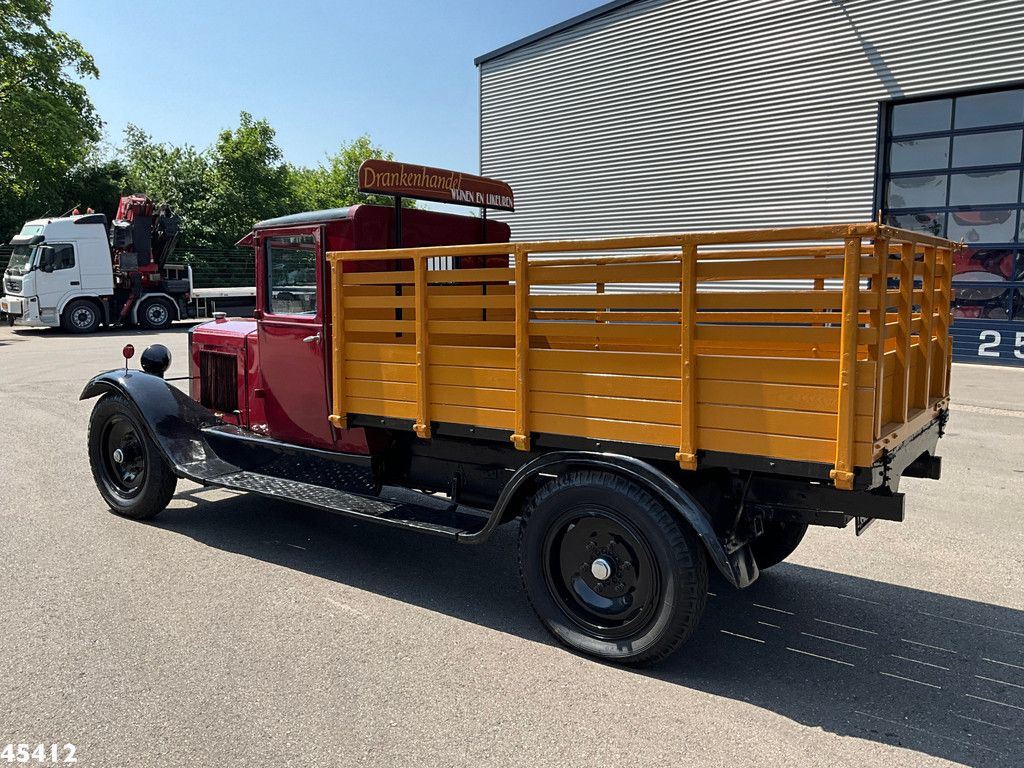 Berliet V.H.A Oldtimer met open laadbak