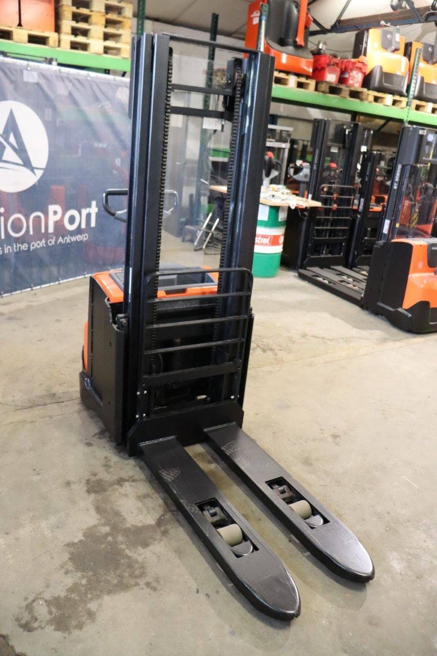 Stacker Toyota SWE140L Electric 1400kg 2.7m 2014