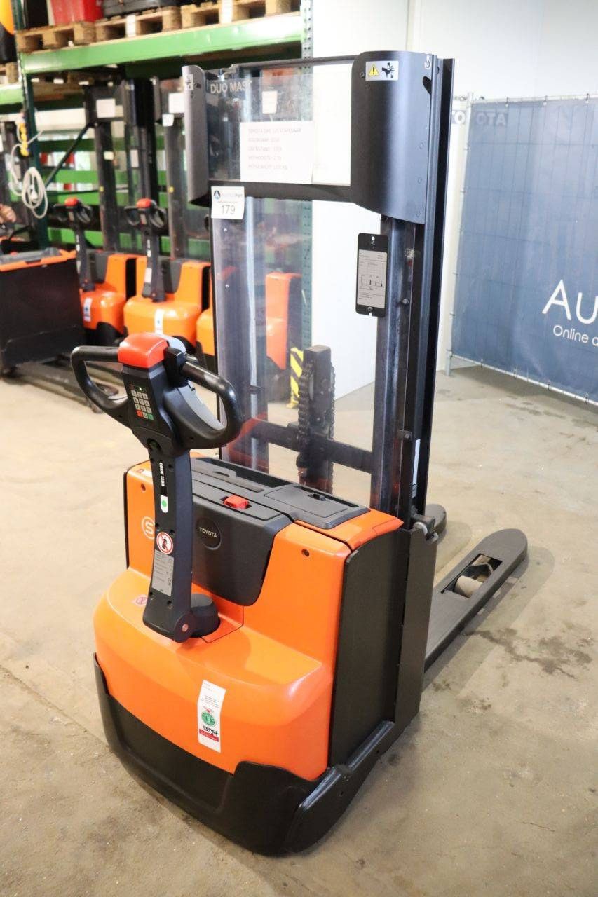 Hochhubwagen Toyota SWE120 Elektro 1200kg 2,7m 2018