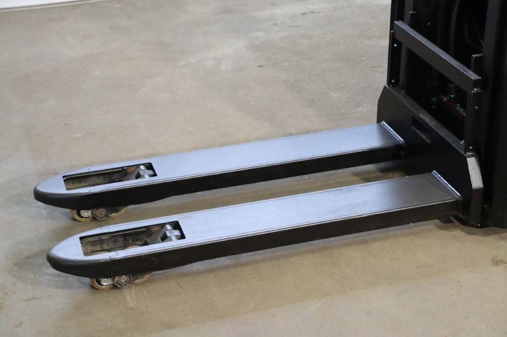 Toyota SPE200D Electric Stacker 1000kg 2.0m 2021