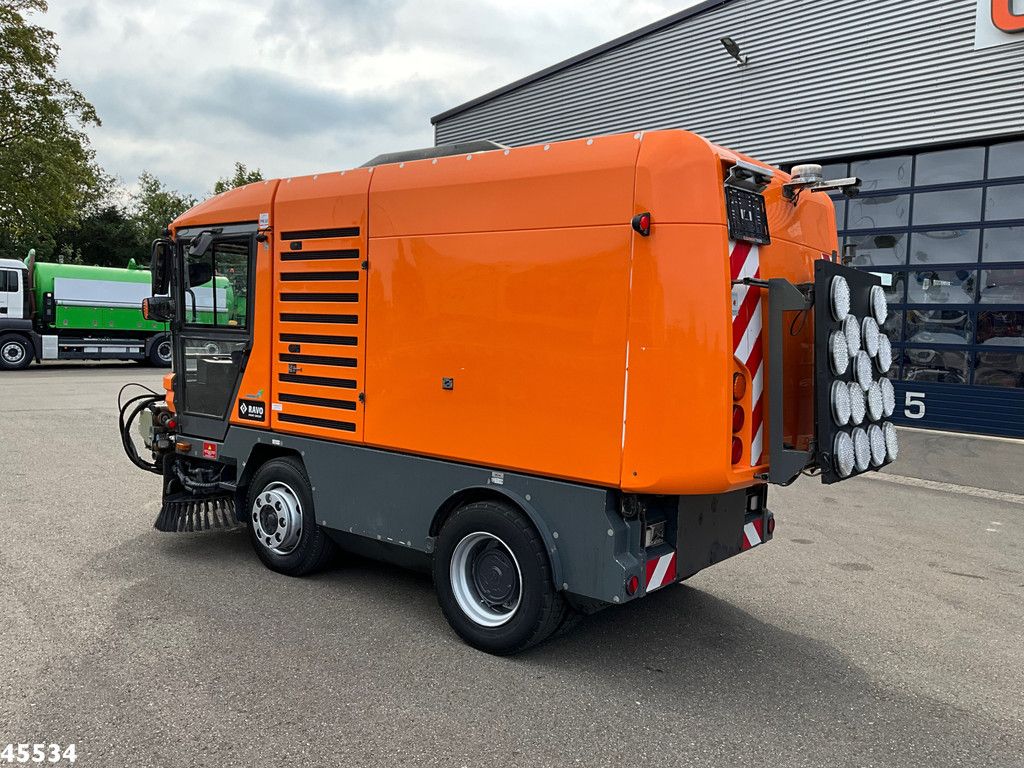 RAVO 5-Serie 580 with 3-rd brush