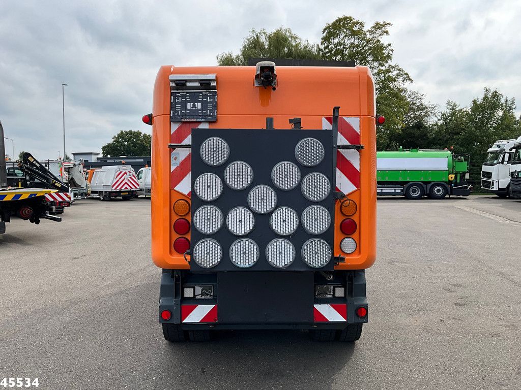 RAVO 5-Serie 580 with 3-rd brush