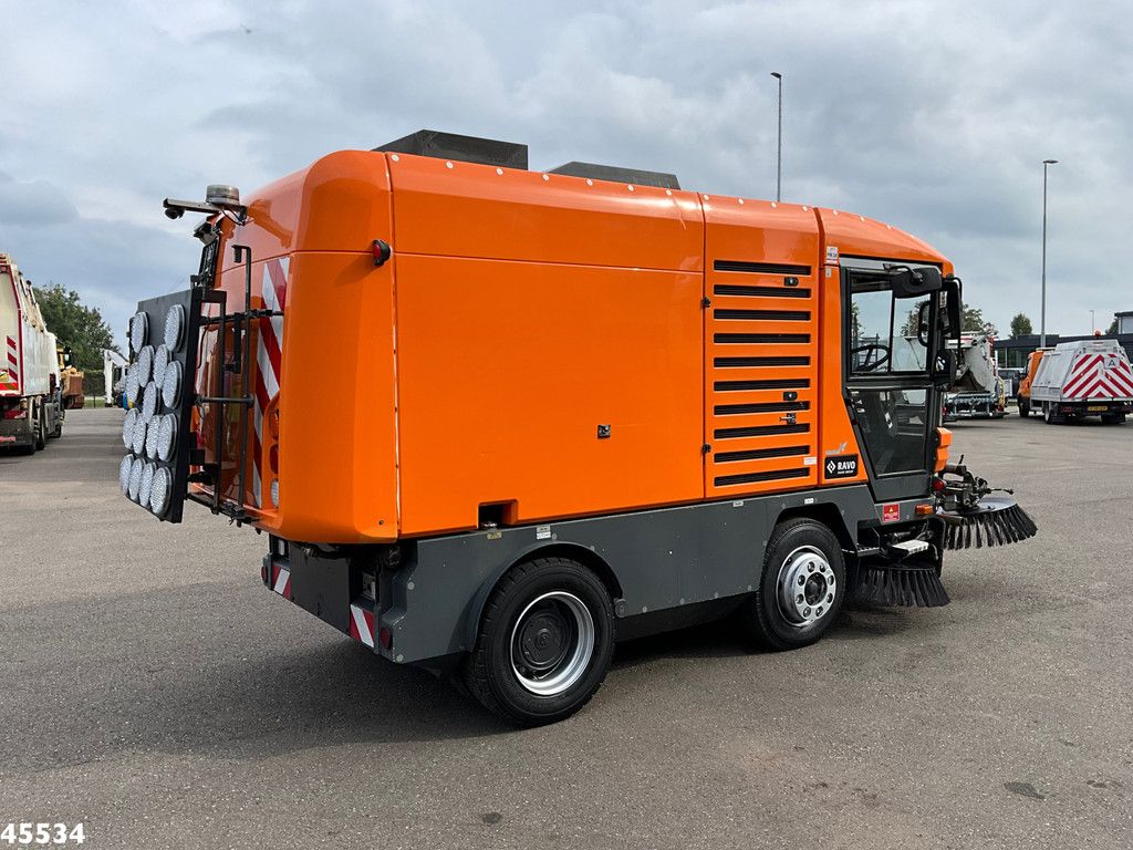 RAVO 5-Serie 580 with 3-rd brush