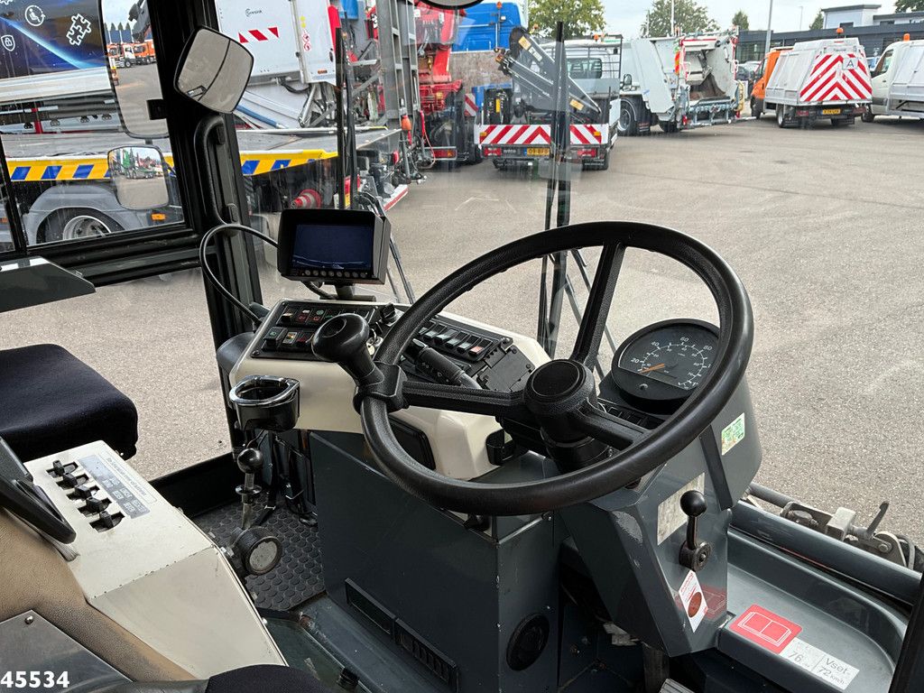 RAVO 5-Serie 580 with 3-rd brush
