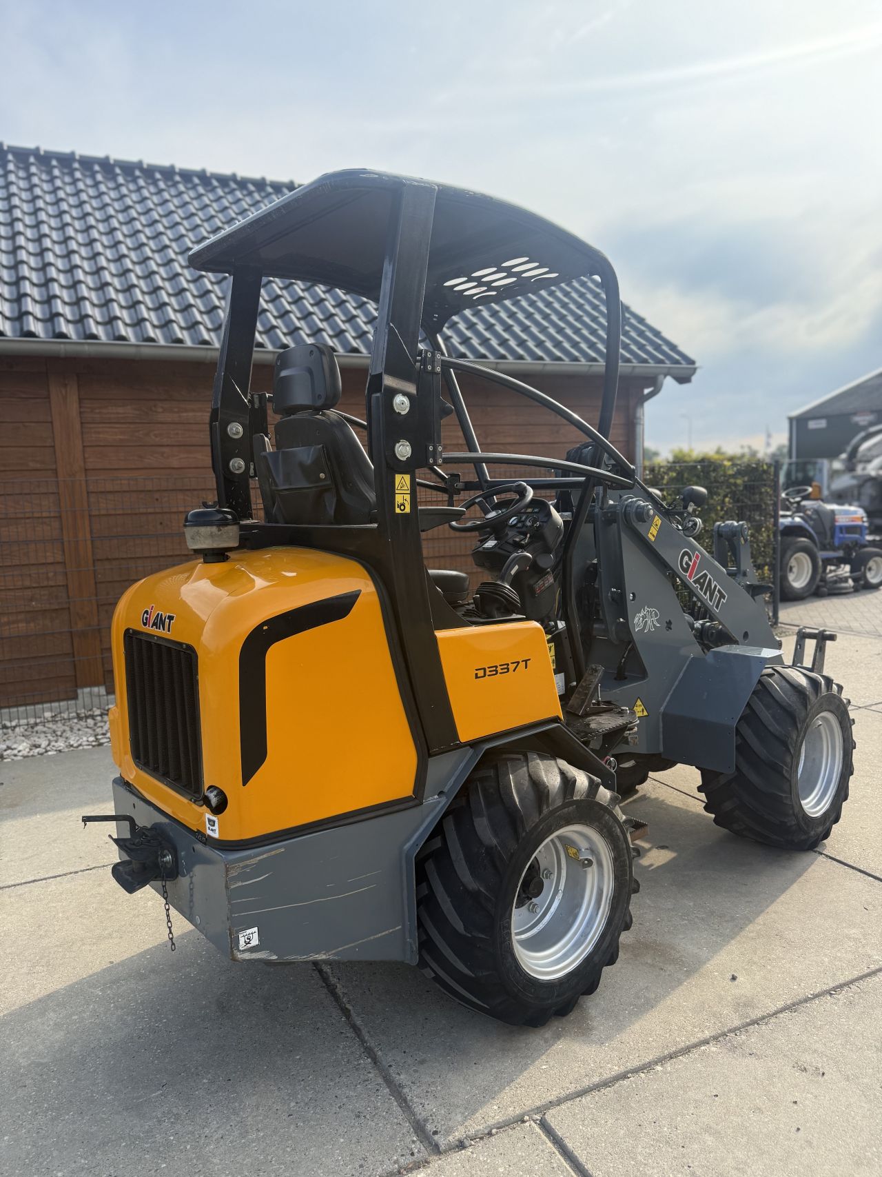 Giant 337 mini shovel (515 uur )