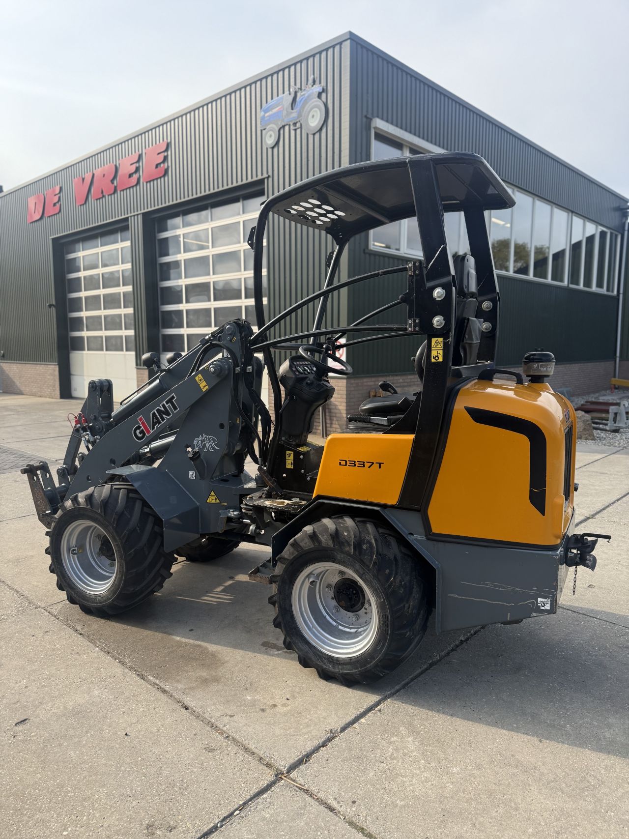 Giant 337 mini shovel (515 uur )