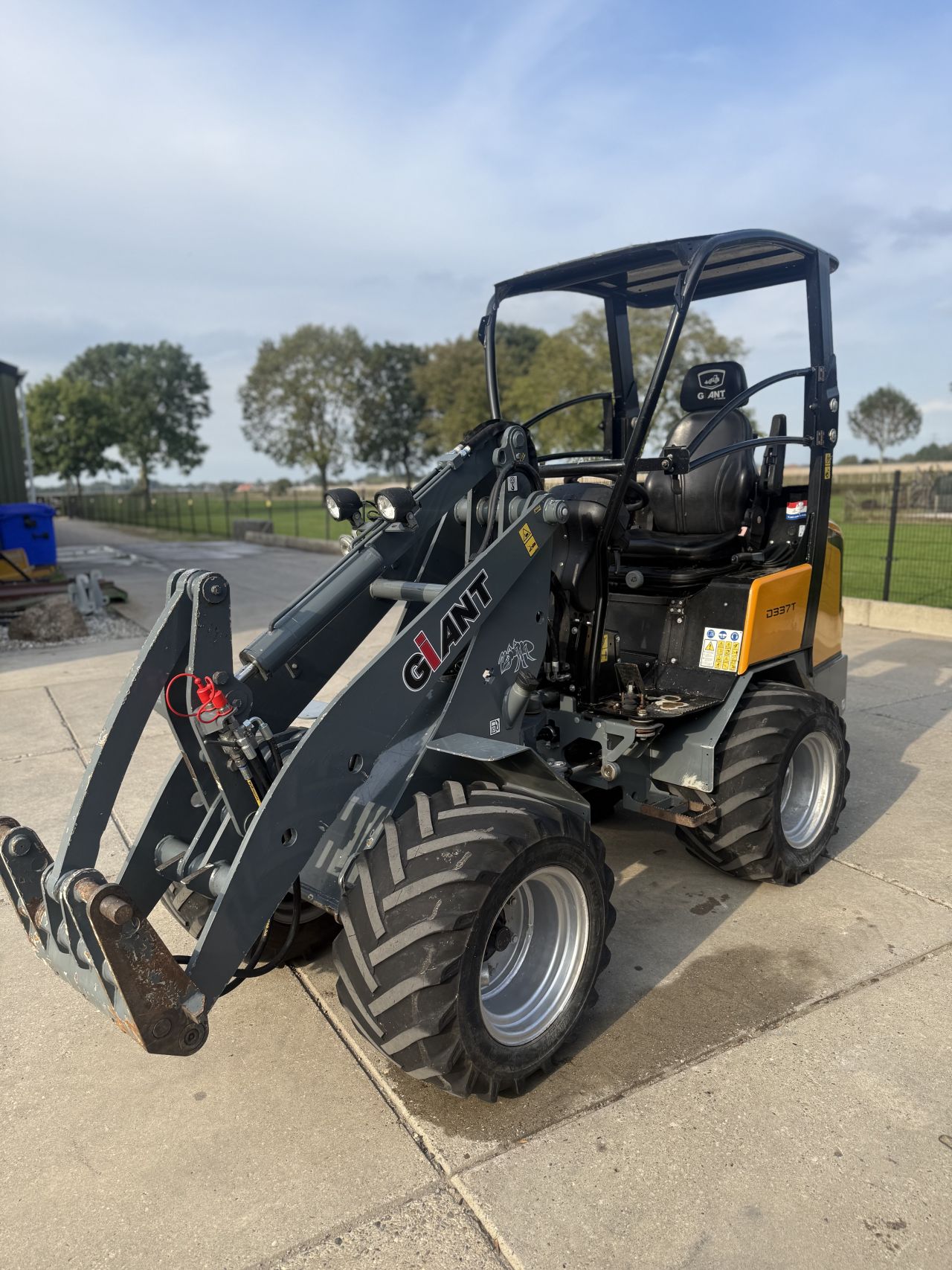 Giant 337 mini shovel (515 uur )