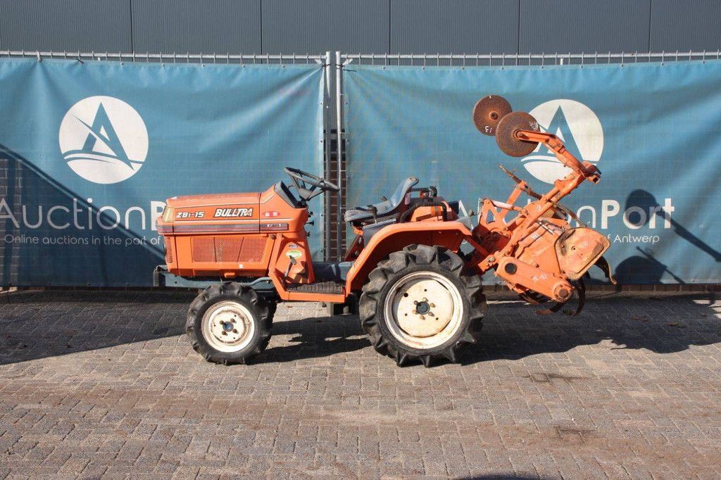 Minitraktor Kubota Bulltra ZB1-15 Diesel 15 PS mit Grubber