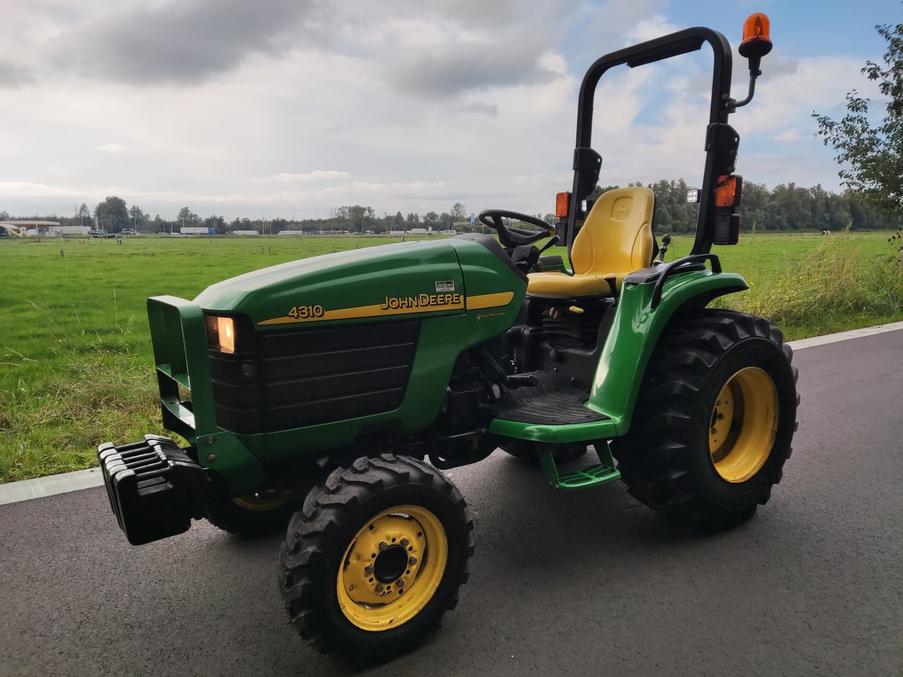 JOHN DEERE 4310 tractor (type 4310, 31 pk, Yanmar diesel)