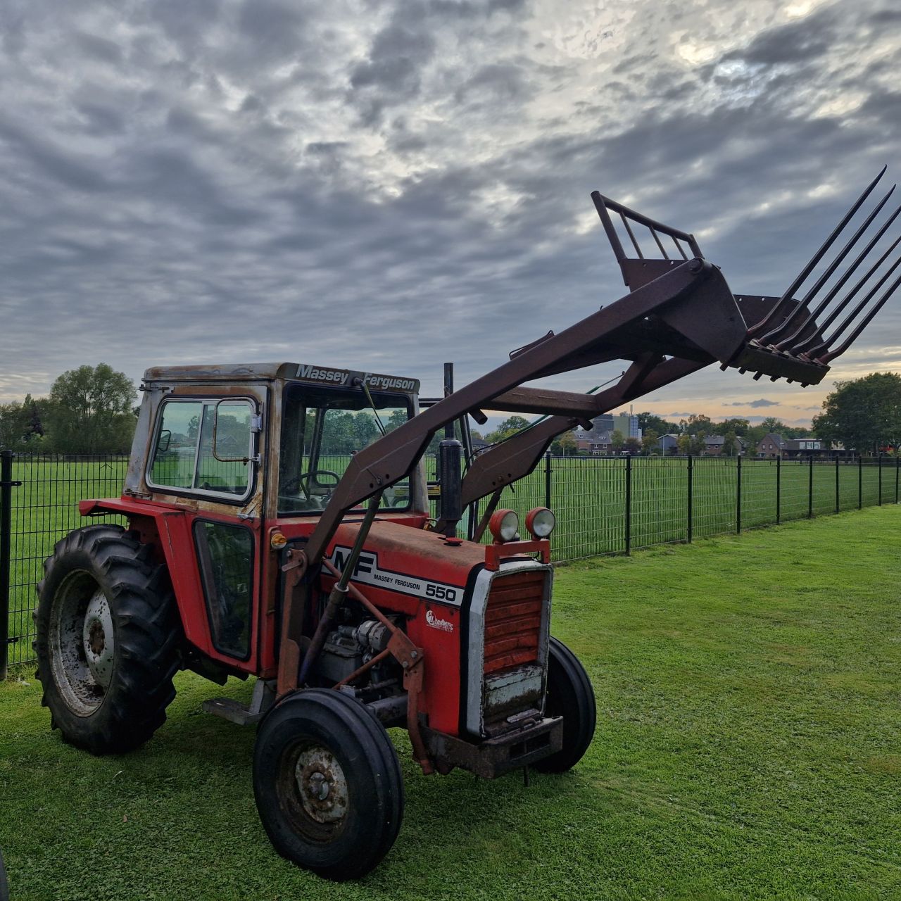 Massey feguson 550