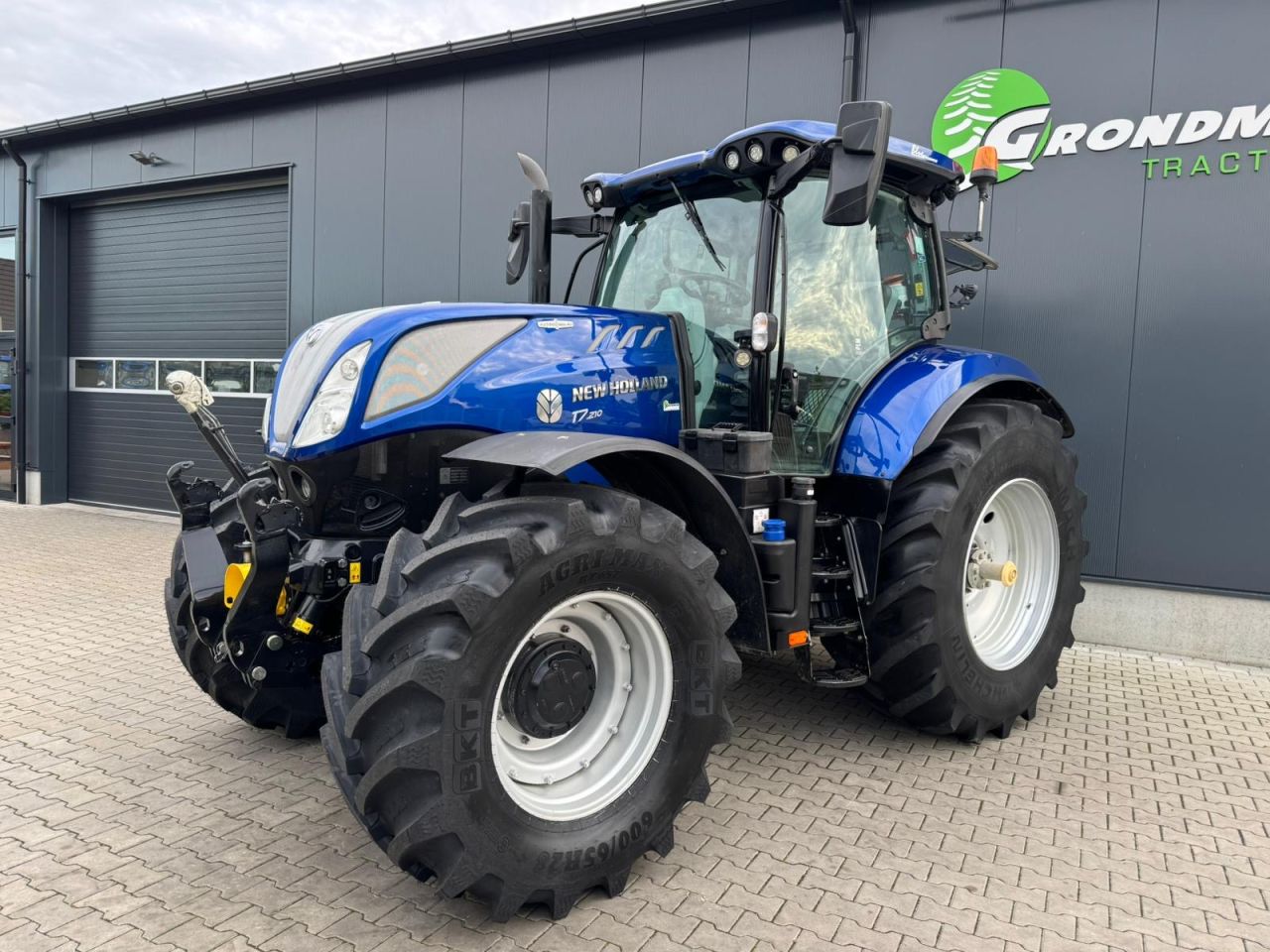New Holland T7.210 AC Bluepower