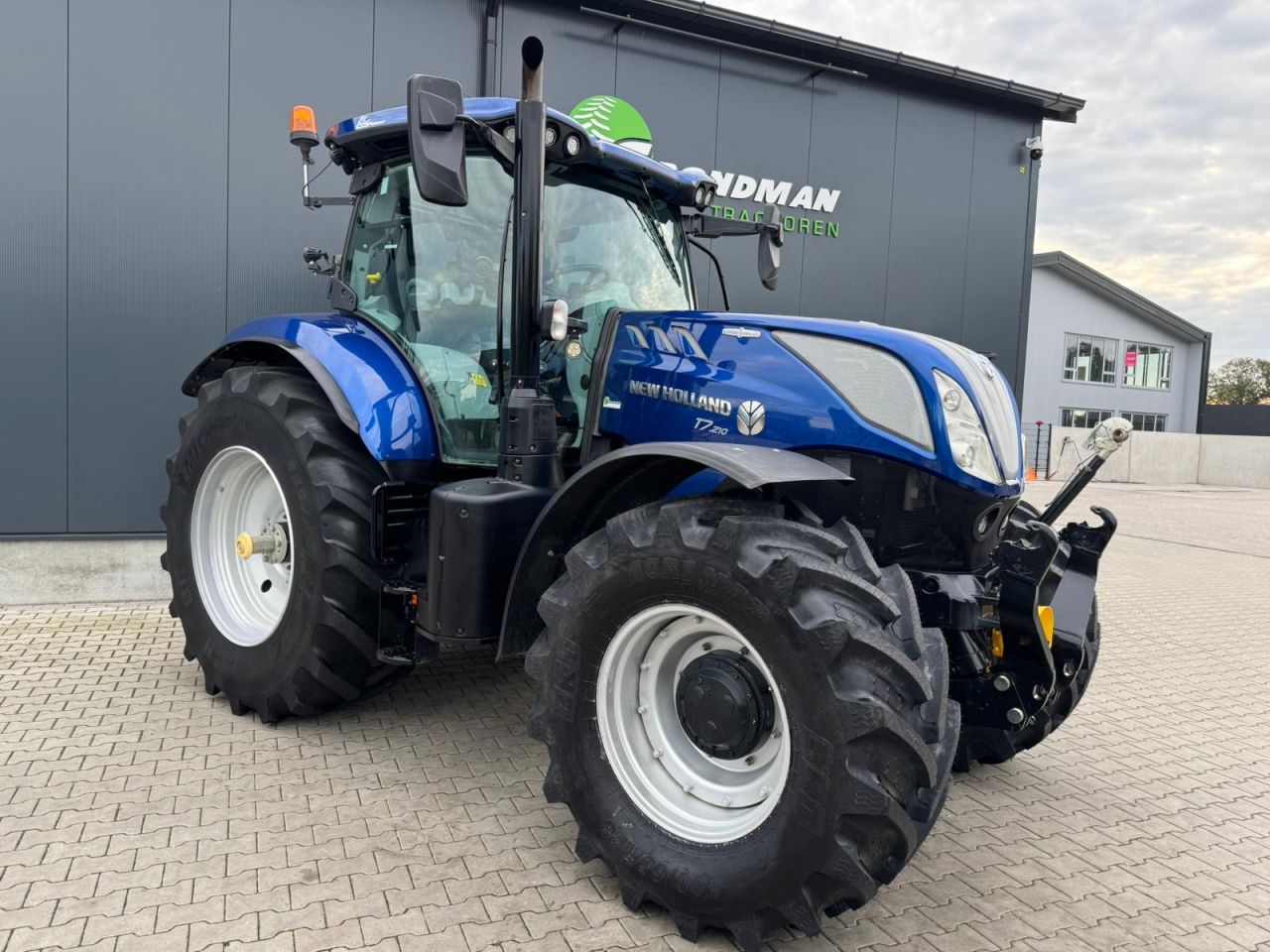 New Holland T7.210 AC Bluepower