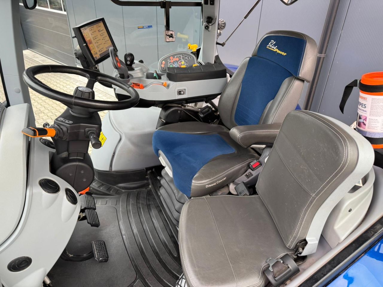 New Holland T7.210 AC Bluepower