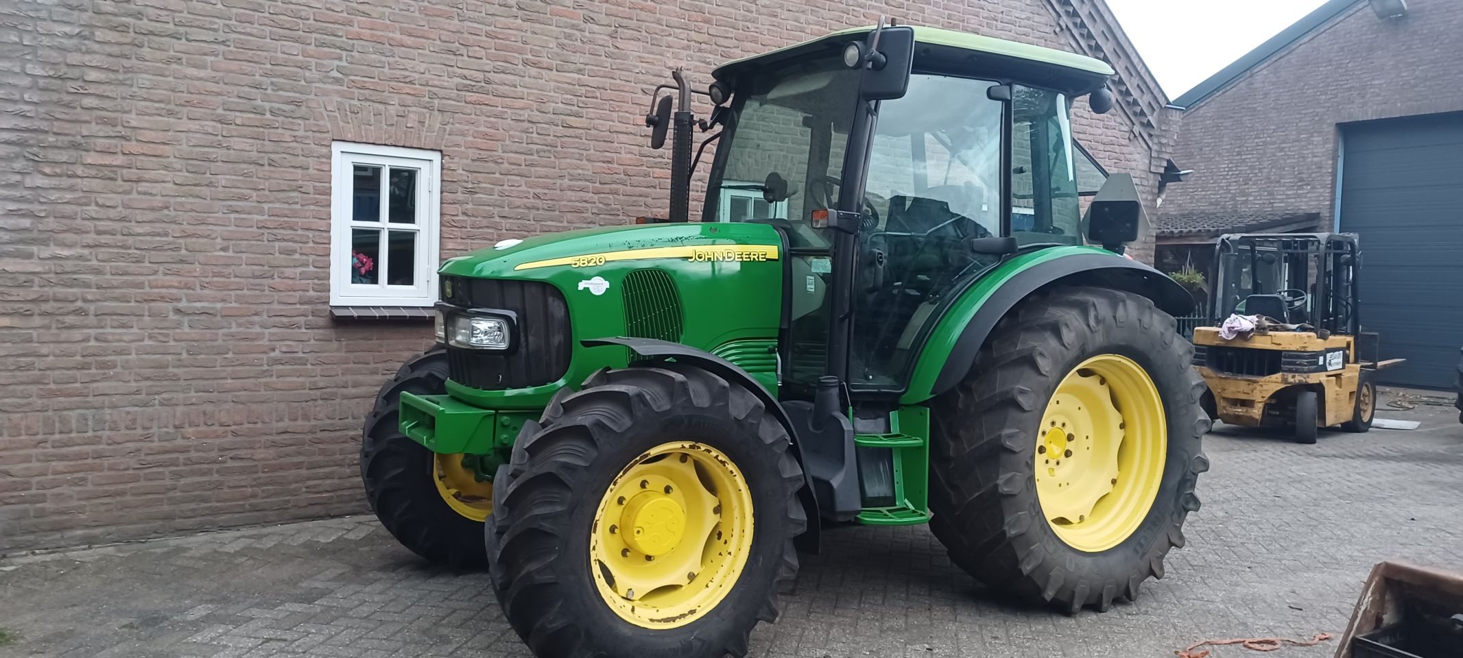 Nette john deere 5820 bouwjaar 2004 kruipbak