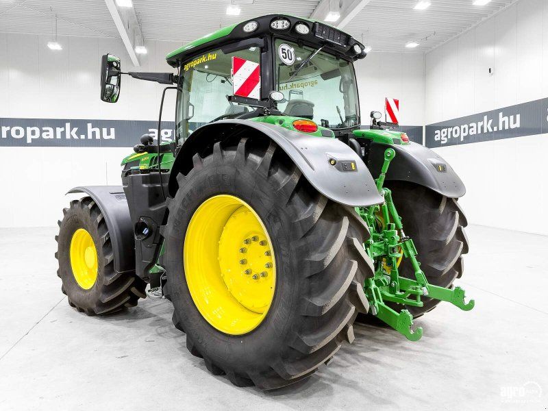 John Deere 6215R