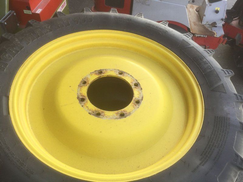 Räder John Deere 270/95R32,  320/95R46