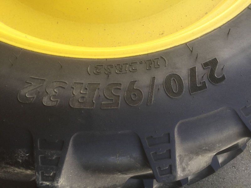 Räder John Deere 270/95R32,  320/95R46