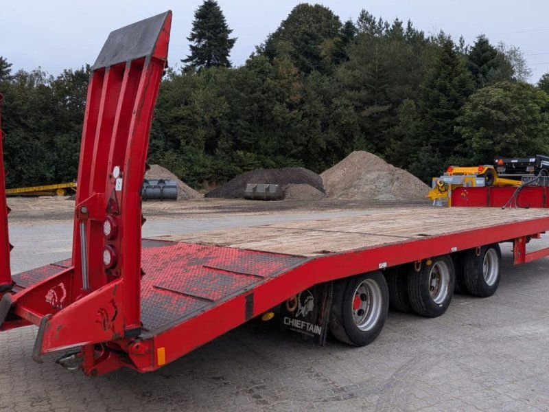 Chieftain CT8x27T 3 akslet Blokvogn