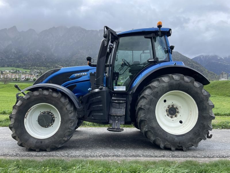 Valtra T214