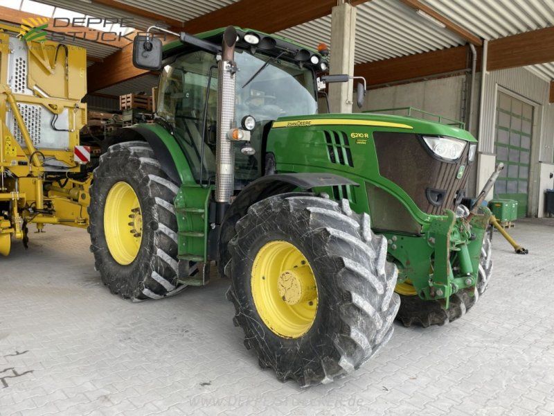 John Deere 6210R