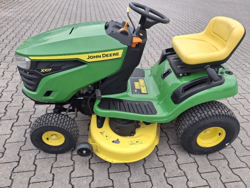 John Deere X107