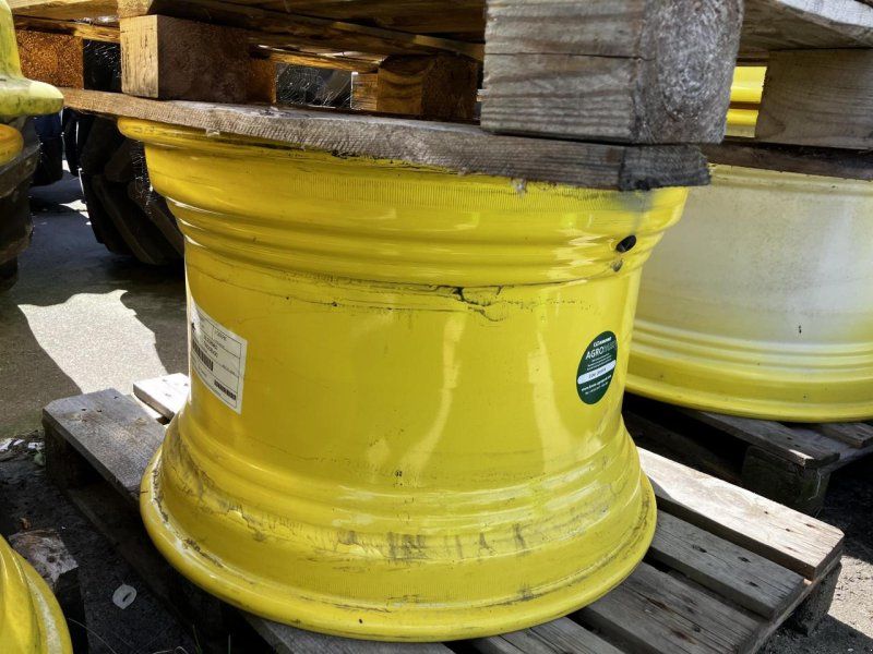 John Deere 20x30