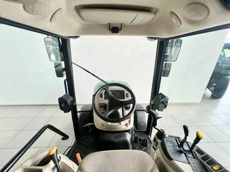 John Deere 3039R
