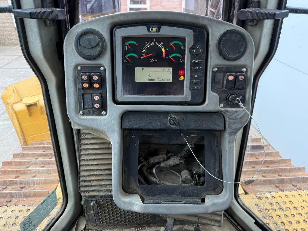 CAT D6T XW - 6 Way Blade / CE + EPA / Airco