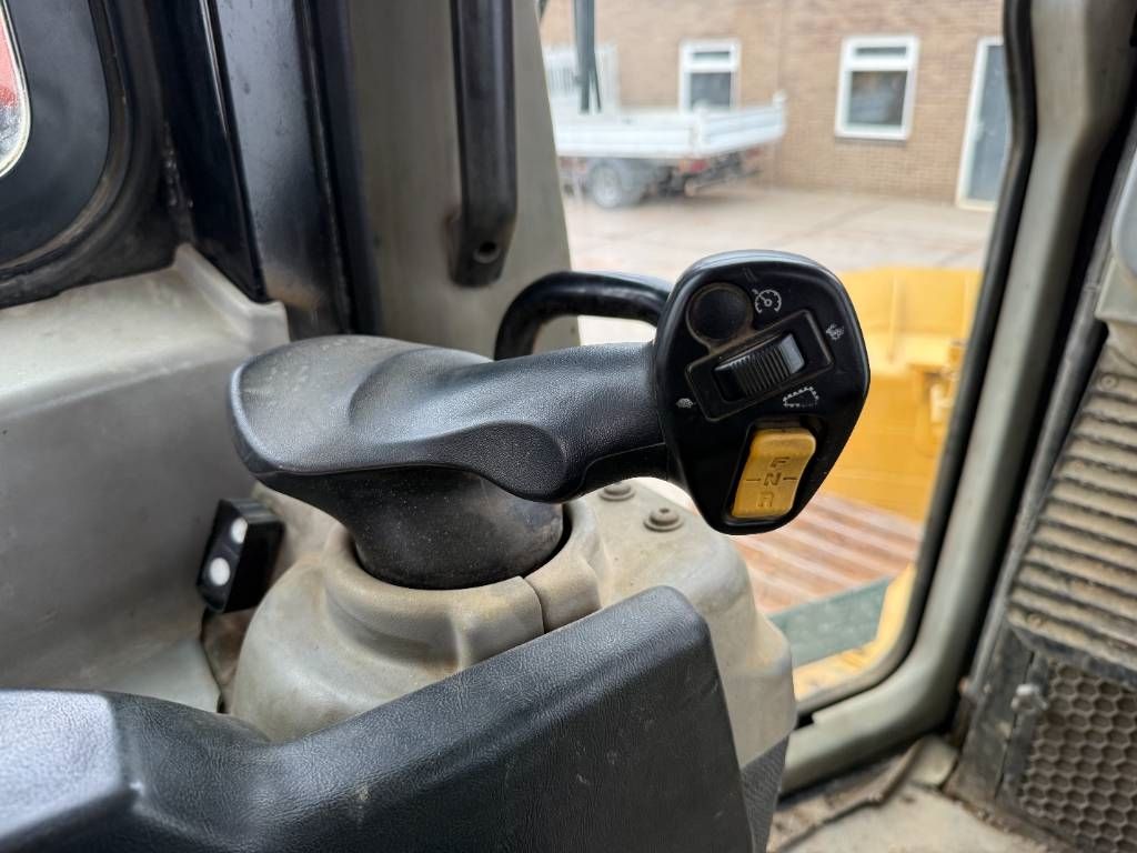 CAT D6T XW - 6 Way Blade / CE + EPA / Airco